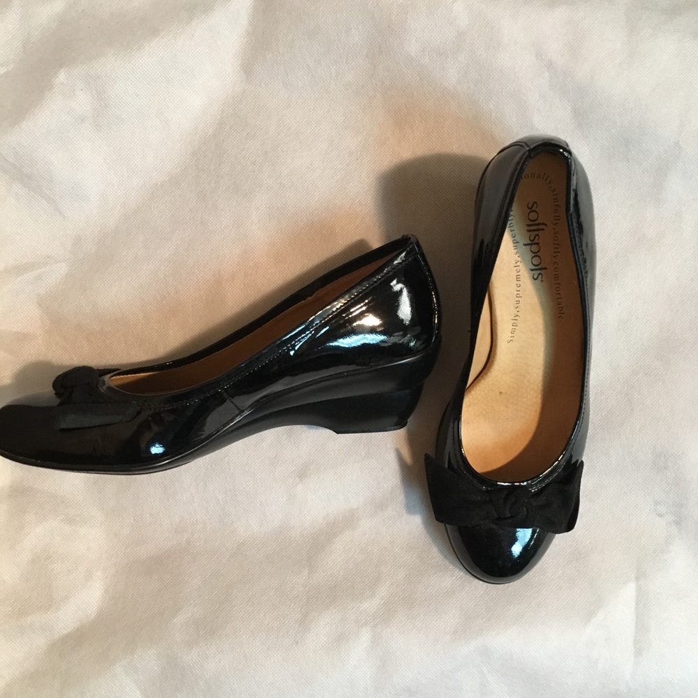 Soft spots patent black wedge